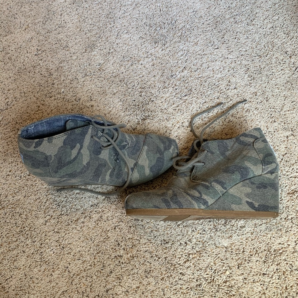 Camo Wedge Toms